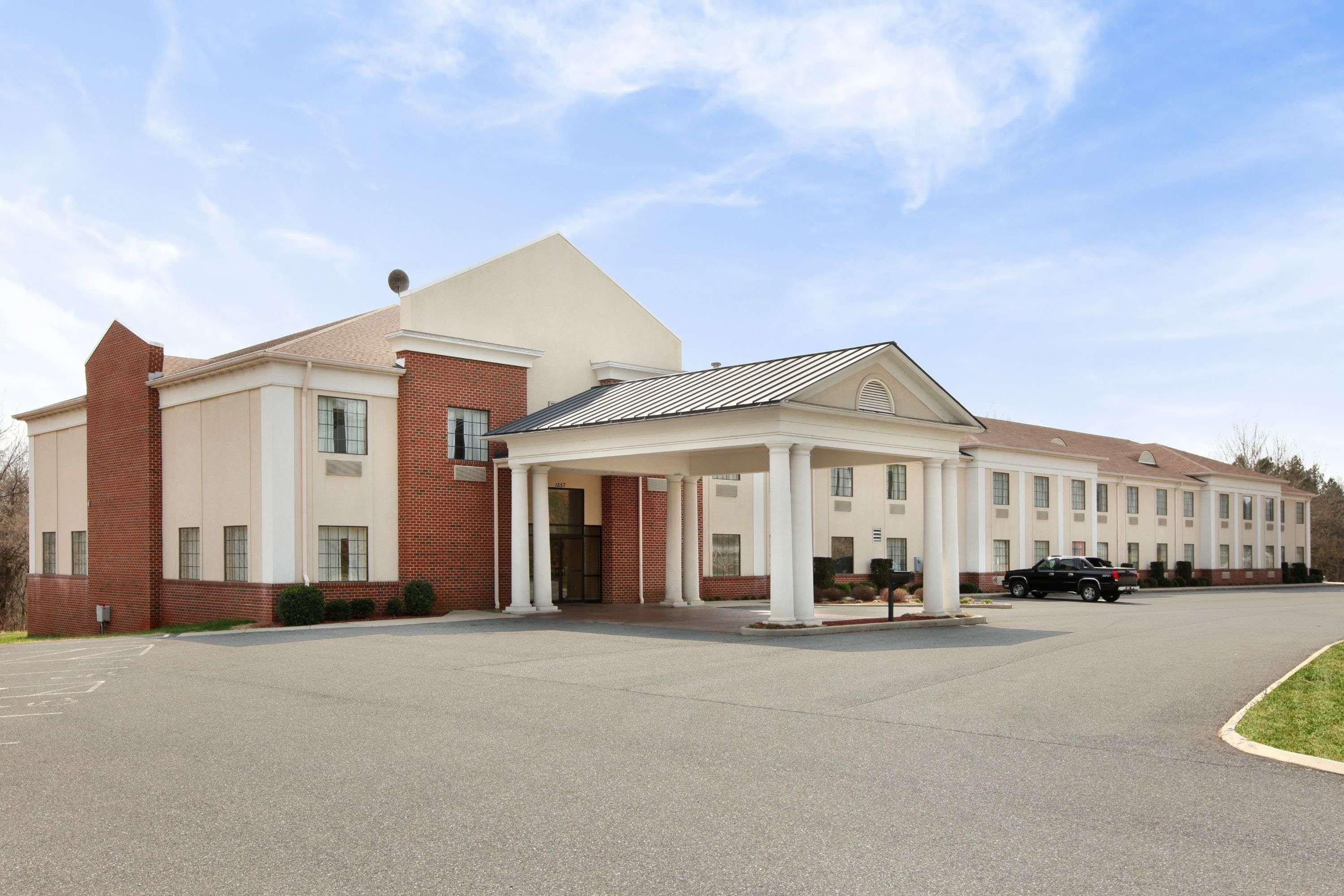 Days Inn By Wyndham Alta Vista Altavista Eksteriør bilde
